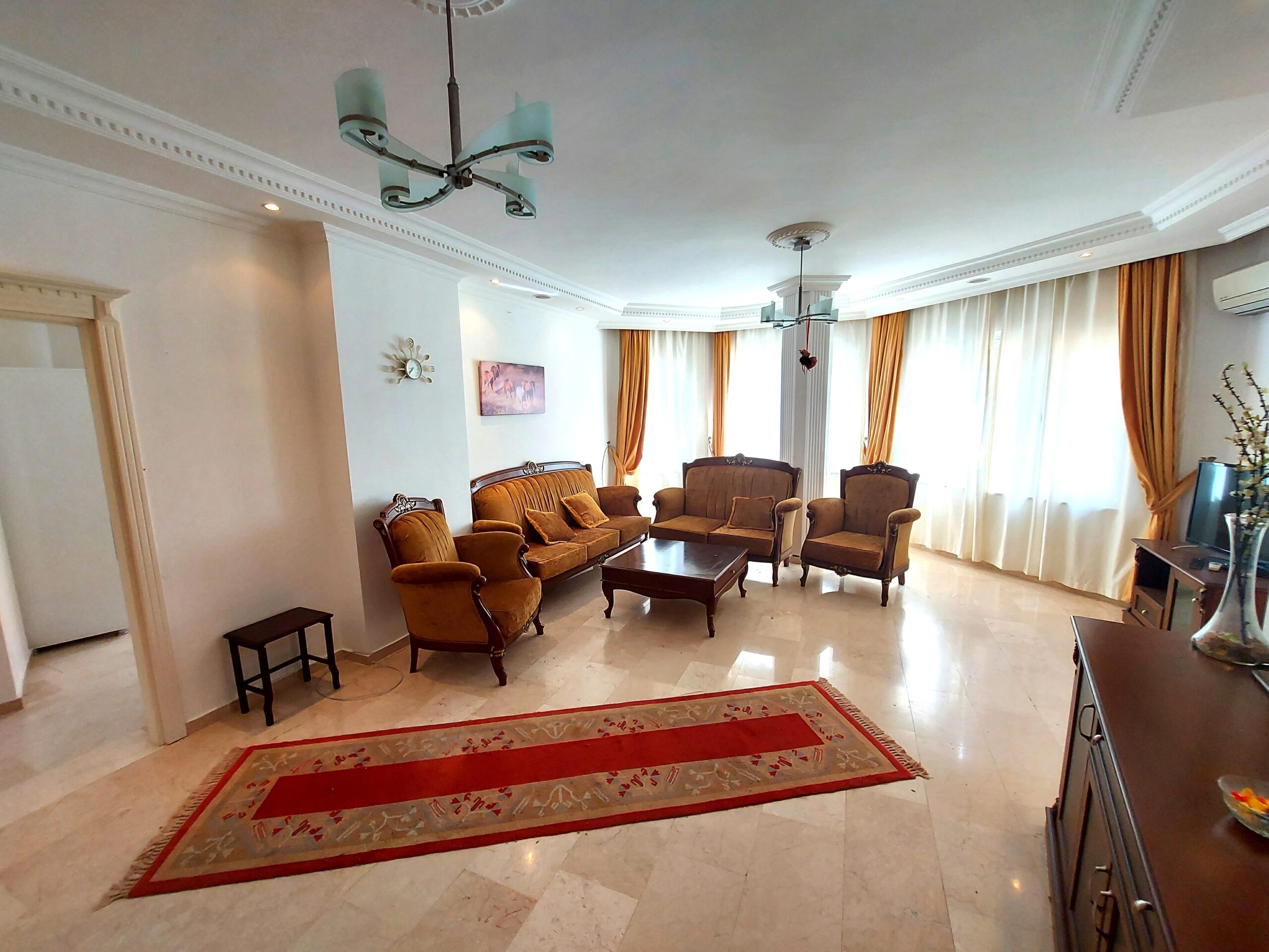 Spacious four-room apartment 150 meters from the sea in Alanya - Mahmutlar