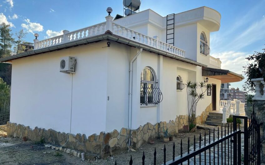Alanya bölgesinde kendine ait arsası olan iki katlı dört odalı villa - Avsallar