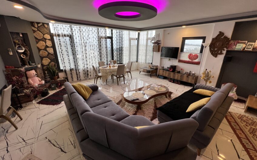 Tre-etasjes seks-roms villa i Demirtas-området