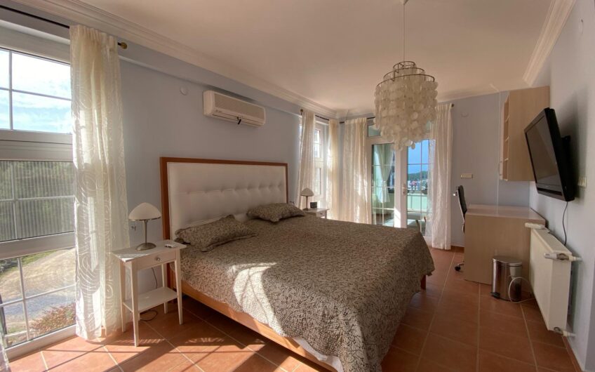 To-etasjes femroms villa med privat basseng i Alanya-området - Avsallar