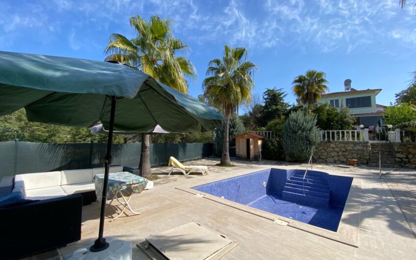 Alanya bölgesinde özel havuzlu iki katlı beş odalı villa - Avsallar