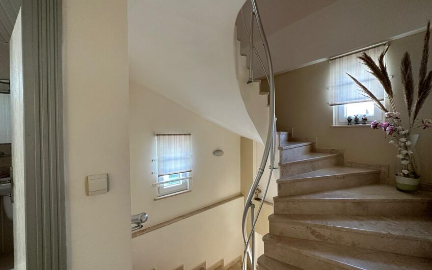 ویلای سه طبقه پنج اتاق با استخر اختصاصی در منطقه کوناکلی