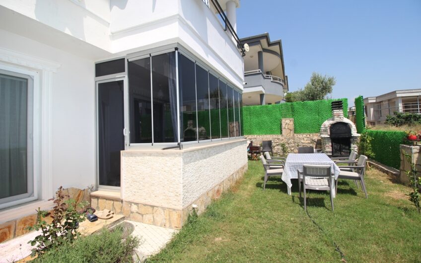 To-etasjes fireroms villa med havutsikt i Alanya - Bektas