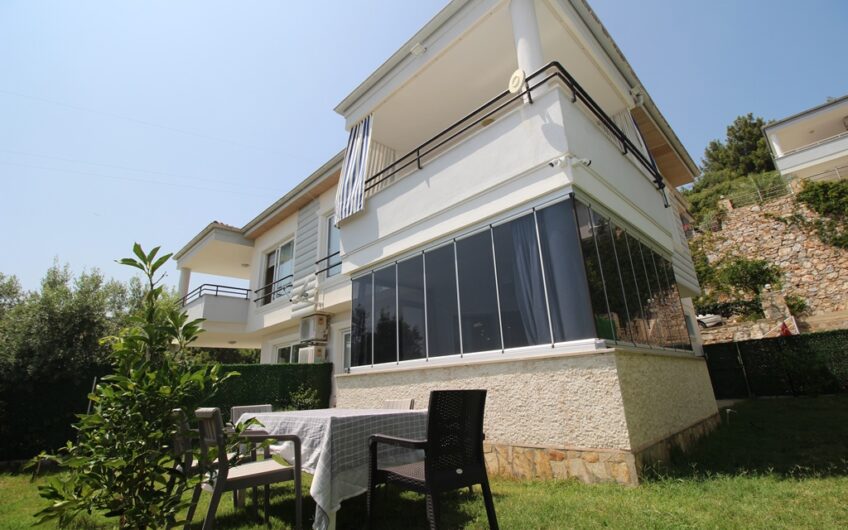 To-etagers fireværelses villa med havudsigt i Alanya - Bektas