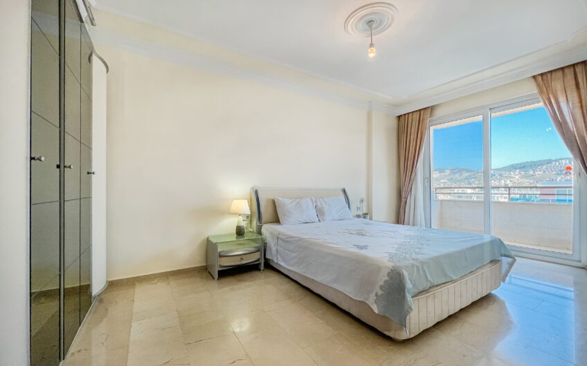 Three-room apartment with sea view in Mahmutlar