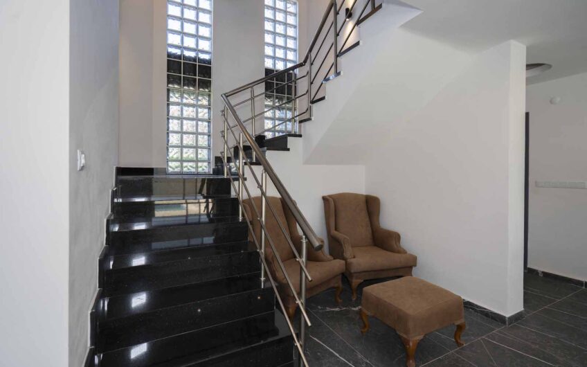 ویلای سه طبقه پنج اتاق با منظره دریا و استخر اختصاصی در منطقه کوناکلی
